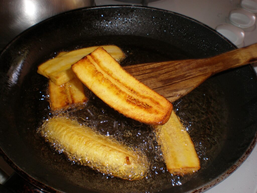 Фото бананового пирога на сковороде