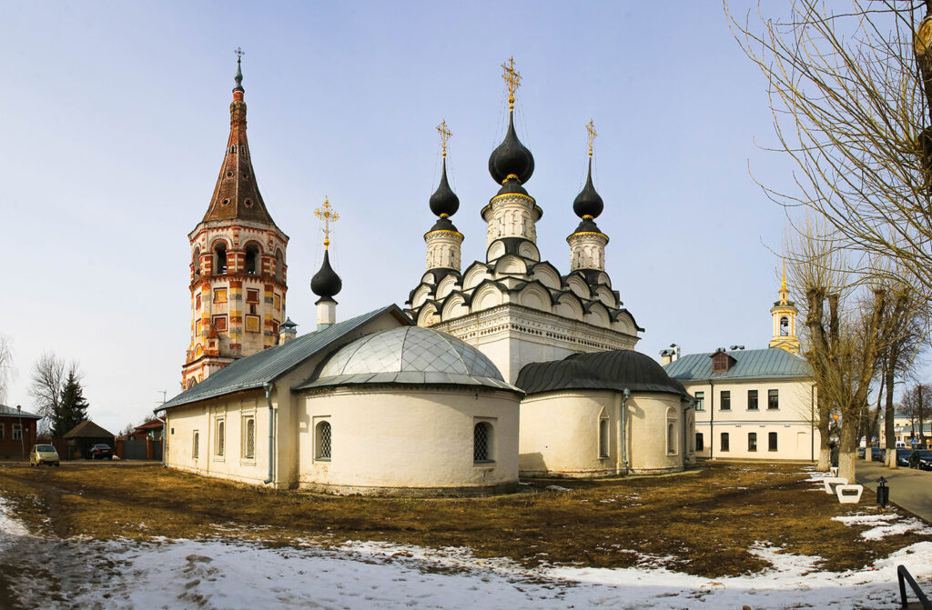 Лазаревская церковь в Суздале зимой
