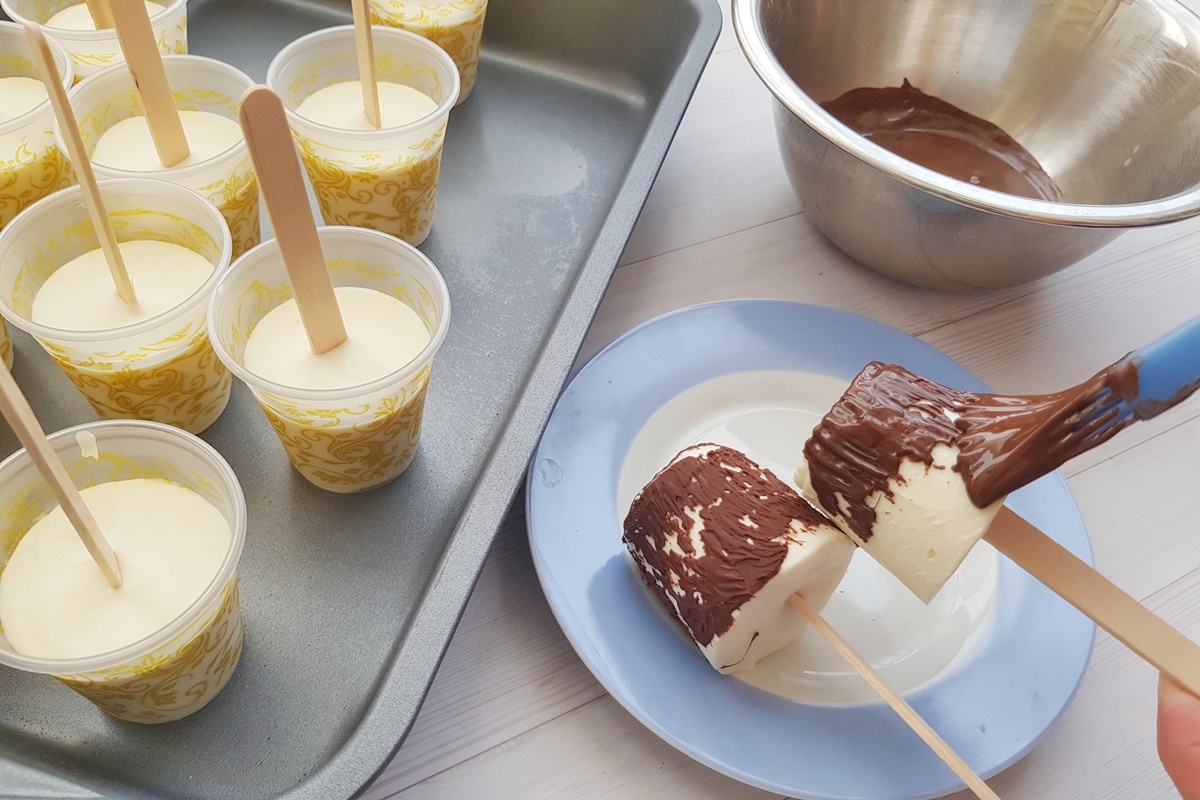 Мороженое из молока и сгущенки в домашних условиях рецепт с фото пошагово