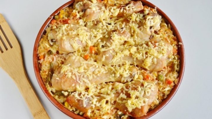 курица с рисом и овощами в духовке