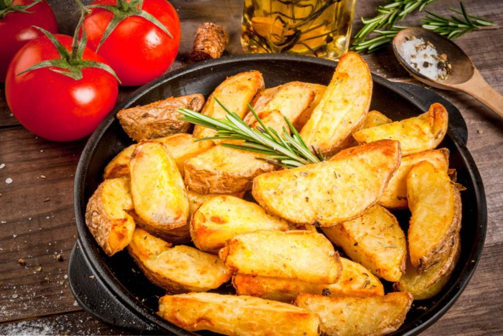 Картошка в мундире, запеченная в духовке – вкусные рецепты
